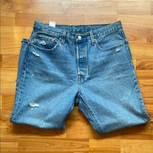 Women’s 501 Levi’s Blue Jean with Distressed Details